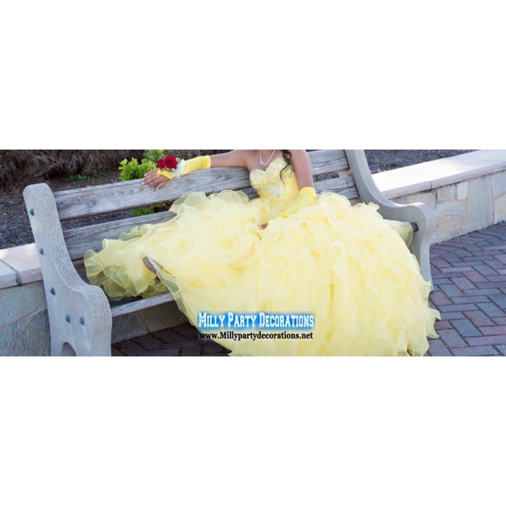 GORGEOUS YELLOW SWEET 16 BALL GOWN 💛